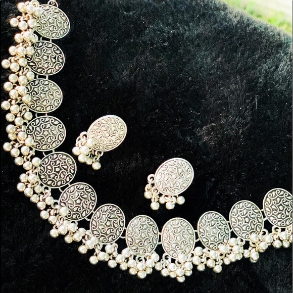 Jewelry - Picture 2 of 3